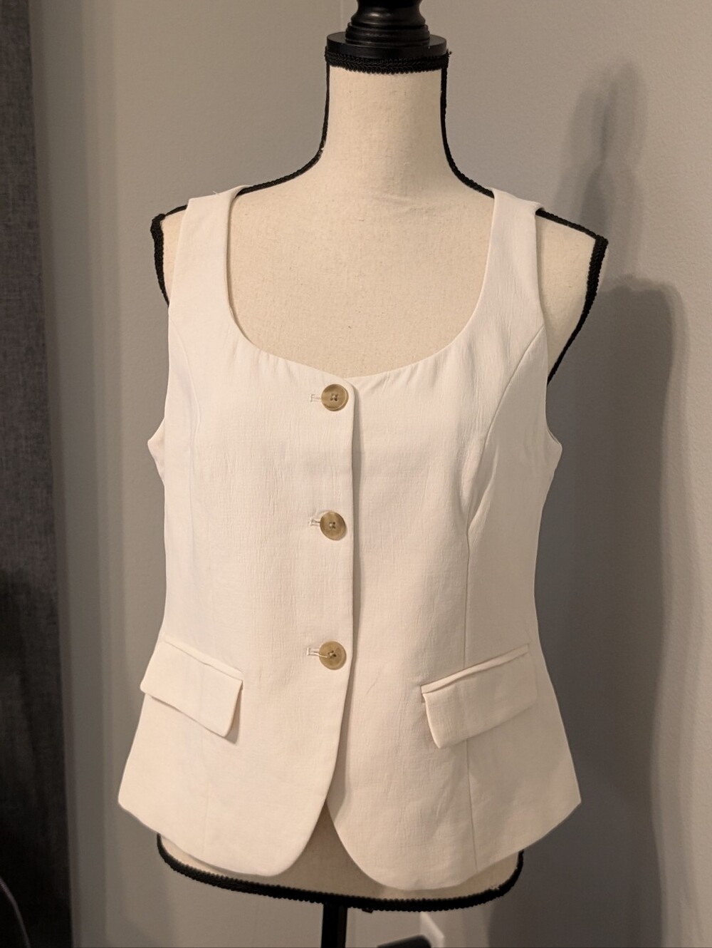 NWT A New Day Cream Button Front Vest Top Size Medium
